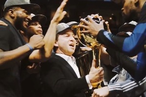 来看各队上次售价！都涨麻了！拉科布4.5亿入手勇士如今估值88亿