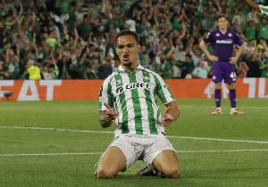 记者：贝蒂斯和曼联就安东尼转会达成协议，但仍需和球员谈判