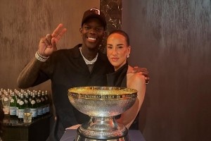 我做到了！施罗德晒照：老婆，我说过我会为你赢下冠军！