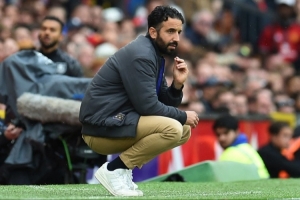 电讯报：四后卫能解决阿莫林很多问题，应重用梅努、B费打前腰