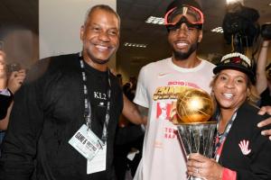 挺有眼光的😅卡舅6年前开口要湖人股份 湖人今年100亿