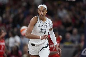 阿贾-威尔逊3个MVP3个DPOY WNBA历史第2人！