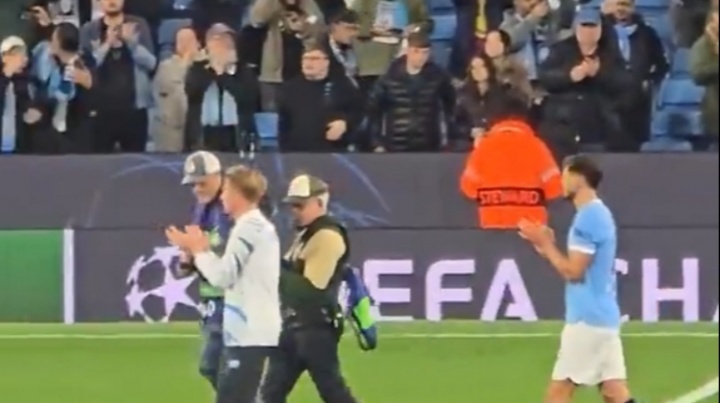 伊蒂哈德国王回来了！德布劳内赛后绕场，向曼城球迷鼓掌致意👋