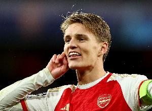 厄德高：阿森纳已准备好像上赛季那样击败曼城 肩部很疼+正在恢复