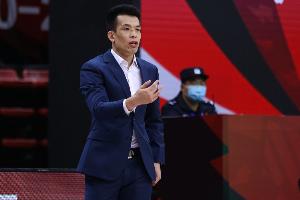 解立彬：球队与CBA强队存在差距 但我们时刻准备着 等待机会到来