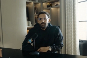 小波特：内向的吹杨也开了播客 他说不想因为与众不同就遭人非议