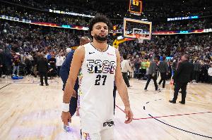 掘金副总裁：穆雷整个夏天都在与年轻球员沟通 鼓励他们进训练馆