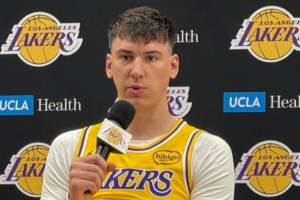 拉拉维亚谈詹姆斯开启个人第23个赛季：太疯狂了 我才23岁