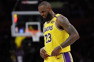 41岁82场全勤？詹姆斯：膝盖和脚部的伤是困扰 现在依然在恢复