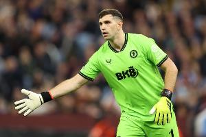 👀邮报：大马丁副队长职务被剥夺，这可能与转会曼联失败有关