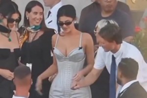 王炸组合！肯豆跟凯利出席贝索斯婚礼