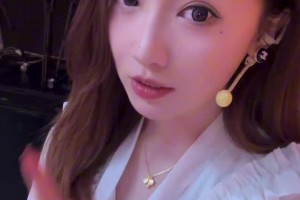 佳依：三连胜喽！最近没老詹的湖人打成这个成绩，我心还是甚慰的